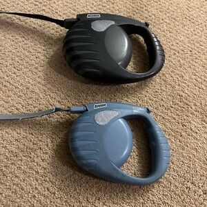 Avenue Dual Retractable Leashes - Black and Blue